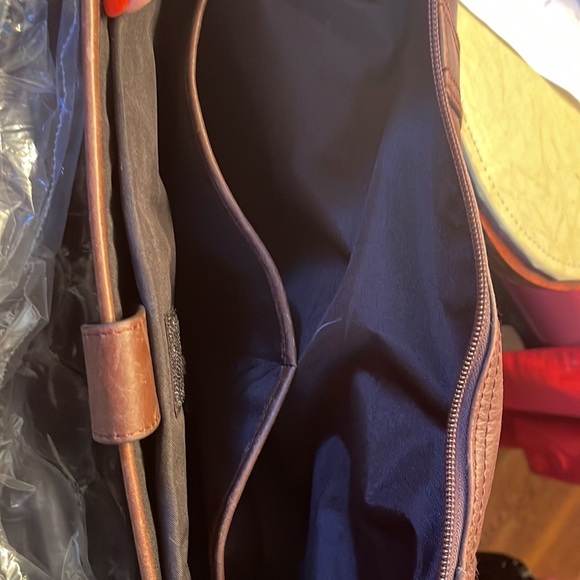 NWOT LARGE WEEKENDER SATCHEL RUGID SLIGHT DISTRESSED BROWN SMOOTH COWHIDE - Picture 7 of 9